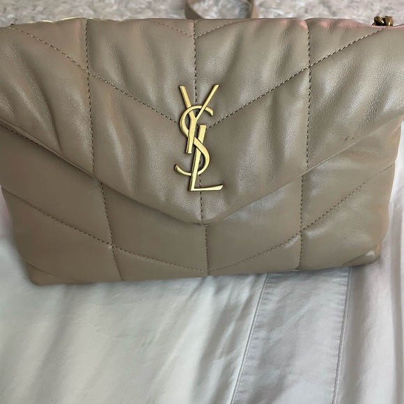 • Saint Laurent "LouLou" crossbody bag 
with 22.4" drop.
6.1"H x 9"W x3.3 d - Picture 4 of 7